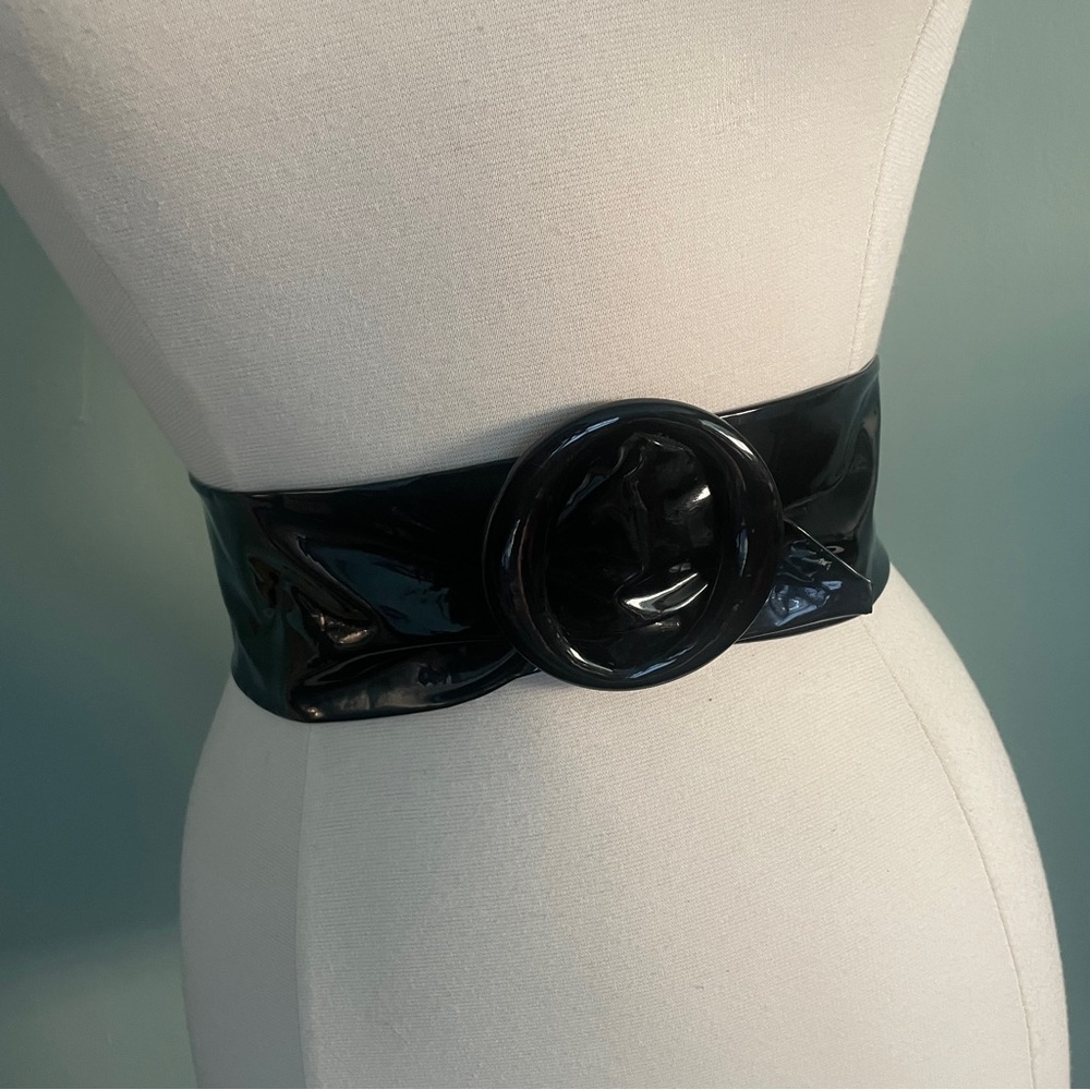 80s 1980s glossy black vinyl belt - goth / fetish / retro - small 26" waist